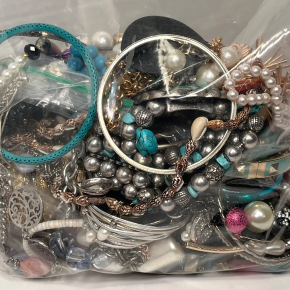 Vintage to Modern Jewelry Lot All Wearable, Resell -No Junk- 4 pounds - See Pics - Picture 5 of 9